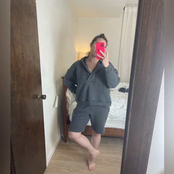 Lunya Restore Double Faced Short Grey. Medium - Picture 7 of 7